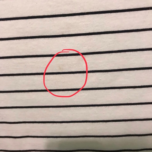 💋3/$15💋 H&M black and white striped shirt - Picture 2 of 4